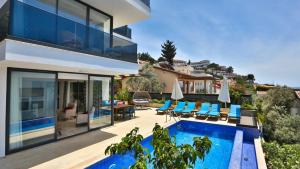 3 Bedroom Luxury Villa just Above Kalamar Beach Club