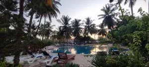 safari village case 29 - Sali Tap