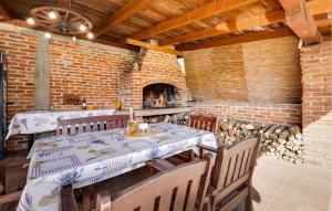 Three-Bedroom Holiday Home In Lekenik
