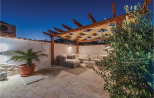 Two-Bedroom Holiday Home In Privlaka-Sabunike