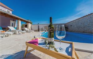 Two-Bedroom Holiday Home In Privlaka-Sabunike