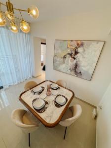 Burj Khalifa View Apartment 10 min Walking to Dubai Mall