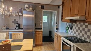 En stor trea i hus max 4 pers