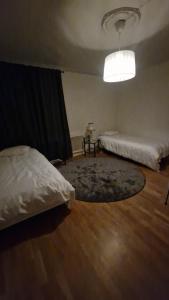 En stor trea i hus max 4 pers