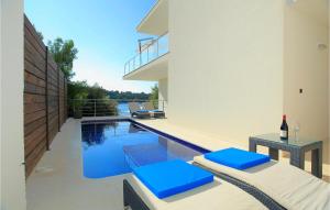 Lovely Home In Karbuni With Kitchen 