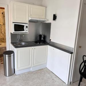 2P Between Croisette Beaches and Antibes Street