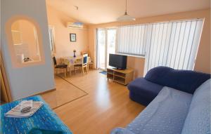 2 Bedroom Gorgeous Home In Banjol 