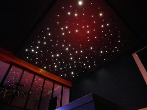 B&B / Chambres d'hotes L'Eclipse maison romantique avec Jacuzzi : photos des chambres