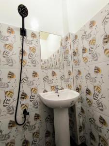 V Star CALAPAN - HOURLY! DAILY! WEEKLY! MONTHLY! BAGO! MALINIS! MAY PARKING!