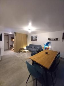 R&N Studio-Green Garden