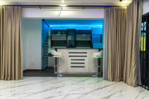 Hilltop Executive Lodge