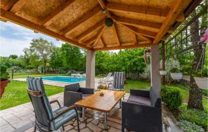 Three-Bedroom Holiday Home In Neoric