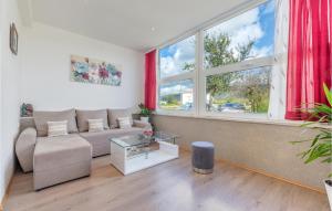 Three-Bedroom Holiday Home In Neoric