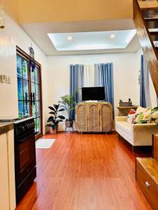 Tiny Hideaway Ysla House with free 2 motorbikes