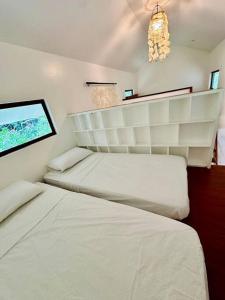 Tiny Hideaway Ysla House with free 2 motorbikes