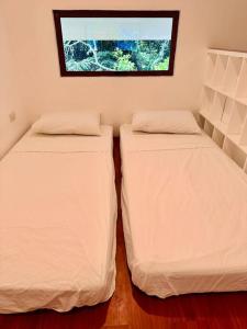 Tiny Hideaway Ysla House with free 2 motorbikes