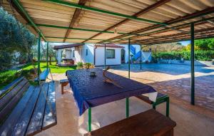 1 Bedroom Cozy Apartment In Liznjan 