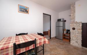 1 Bedroom Cozy Apartment In Liznjan