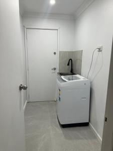 Spacious, cosy and affordable room if no one book in the other 2 room you will stay by yourself in the whole house