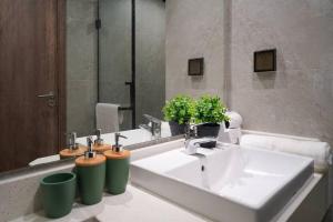 Luffy Home căn hộ xinh Ecopark có bồn tắm và vườn cây ngắm Hoàng hôn