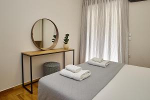 Local Acropolis Apartment