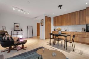 Premium Downtown Queen Apartment KARTULI