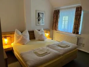 Attikos Hotel & Restaurant - Abhorn