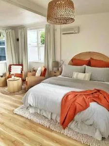 Waikanae Beach Escape - with outdoor bath! - 怀卡奈