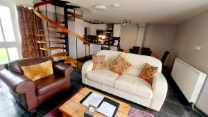 Cader Mountain View Cottage with Hot Tub in Snowdonia