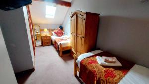 Cader Mountain View Cottage with Hot Tub in Snowdonia