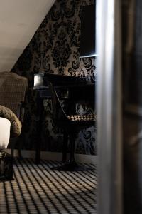 Hotels Hotel du Petit Moulin, Haute Couture hotel by Lacroix : Suite Junior