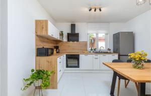 Lovely Home In Valbandon With Wifi