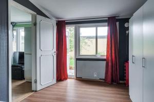 Workers & Family Ideal Home Near Volvo