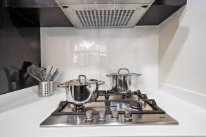 1BR Dubai, Merano Canal View Retreat Near Metro Dining Shopping Mall