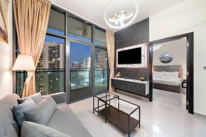 1BR Dubai, Merano Canal View Retreat Near Metro Dining Shopping Mall