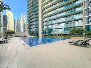 1BR Dubai, Merano Canal View Retreat Near Metro Dining Shopping Mall