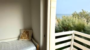 Marcelli, bilocale direttamente sulla spiaggia - M150