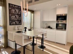 Vektor Premium Apartment with Rooftop Garden & Free Parking