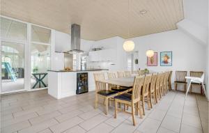 7 Bedroom Awesome Home In Ulfborg
