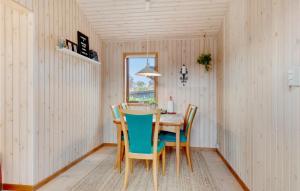 Nice Home In Humble With Wifi