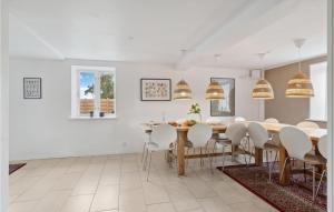 Amazing Home In Føllenslev With Wifi