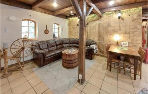 7 Bedroom Gorgeous Home In Ubbalt