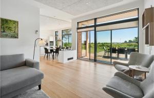 4 Bedroom Beautiful Home In Allinge