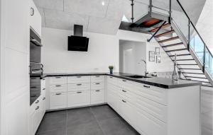 Amazing Home In Rømø With Kitchen