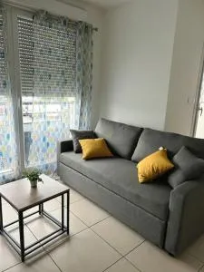 Chez Omiala Centre de Meyzieu - 德希内斯·尚皮埃