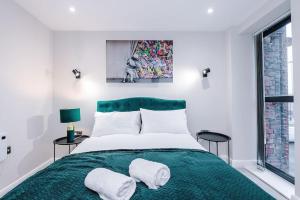 Monopoly Wallz - Sleeps 3