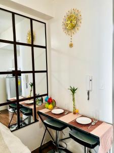 Ikigais Alpha Makati City View Condo with Balcony Perfect for Relaxation