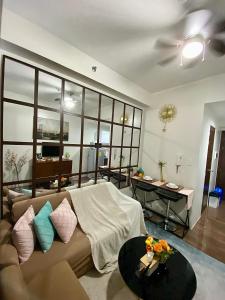 Ikigais Alpha Makati City View Condo with Balcony Perfect for Relaxation