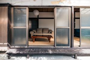 Japanese Local House - 奥葉山の一棟貸しの隠れ家宿 - 静かな縁側と和室