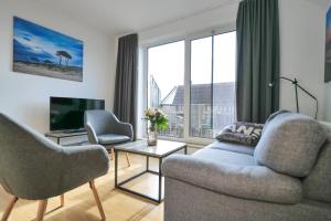 Ferienwohnung Meerfarbig Zingst - HAUSTIERFREI -Balkon - Glasfaser - Parkplatz - Fahrradschuppen - zentral&ruhig - E-Ladesäule - Waschtrockner - Nichtraucher